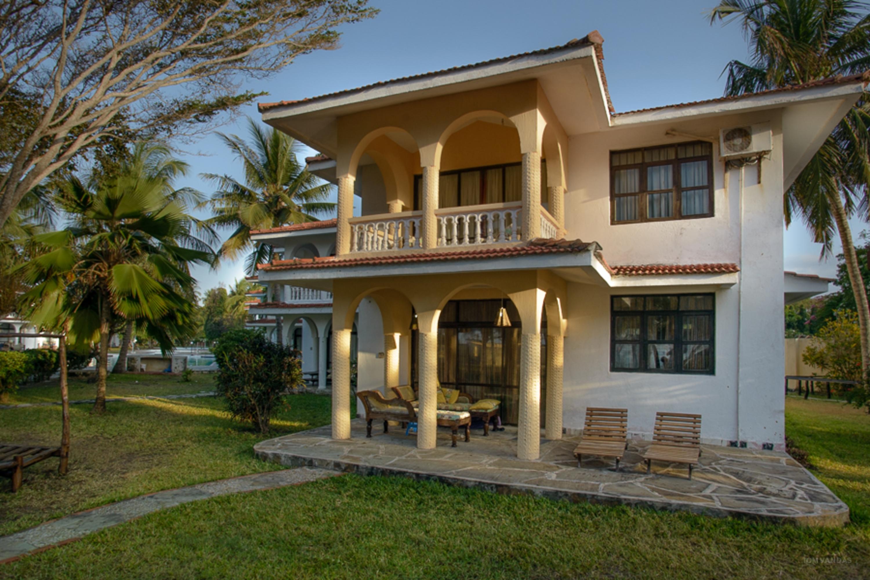 Bahari Dhow 4* Diani Beach